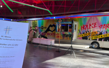 Heilige Messe auf dem Autoscooter - Bild: KiP-NRW/Klinkhammer