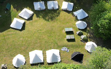 In den Sommerferien starten viele Kirchengruppen in Zeltlager und andere Ferienaktionen. Symbolfoto: Simon Wiggen | Bistum Essen