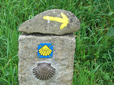 Wegweiser für Pilger auf dem Jakobsweg. (c) Foto: Pixabay