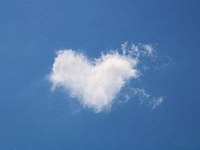 Wolke, die aussieht wie ein Herz. (c) Foto: Pixabay