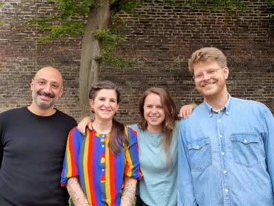 Gruppenfoto mit zwei Männern und zwei Frauen